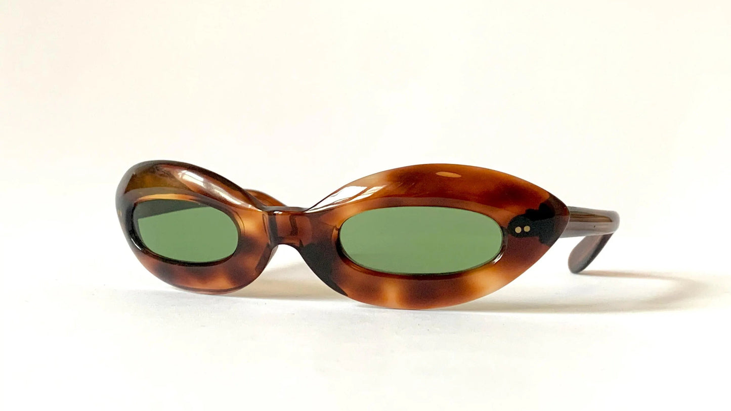 Cat eye 70s vintage sunglasses - Brown acetate frames made in France