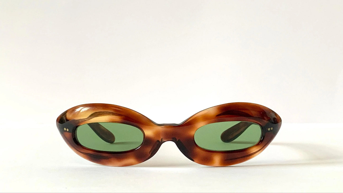 Cat eye 70s vintage sunglasses - Brown acetate frames made in France