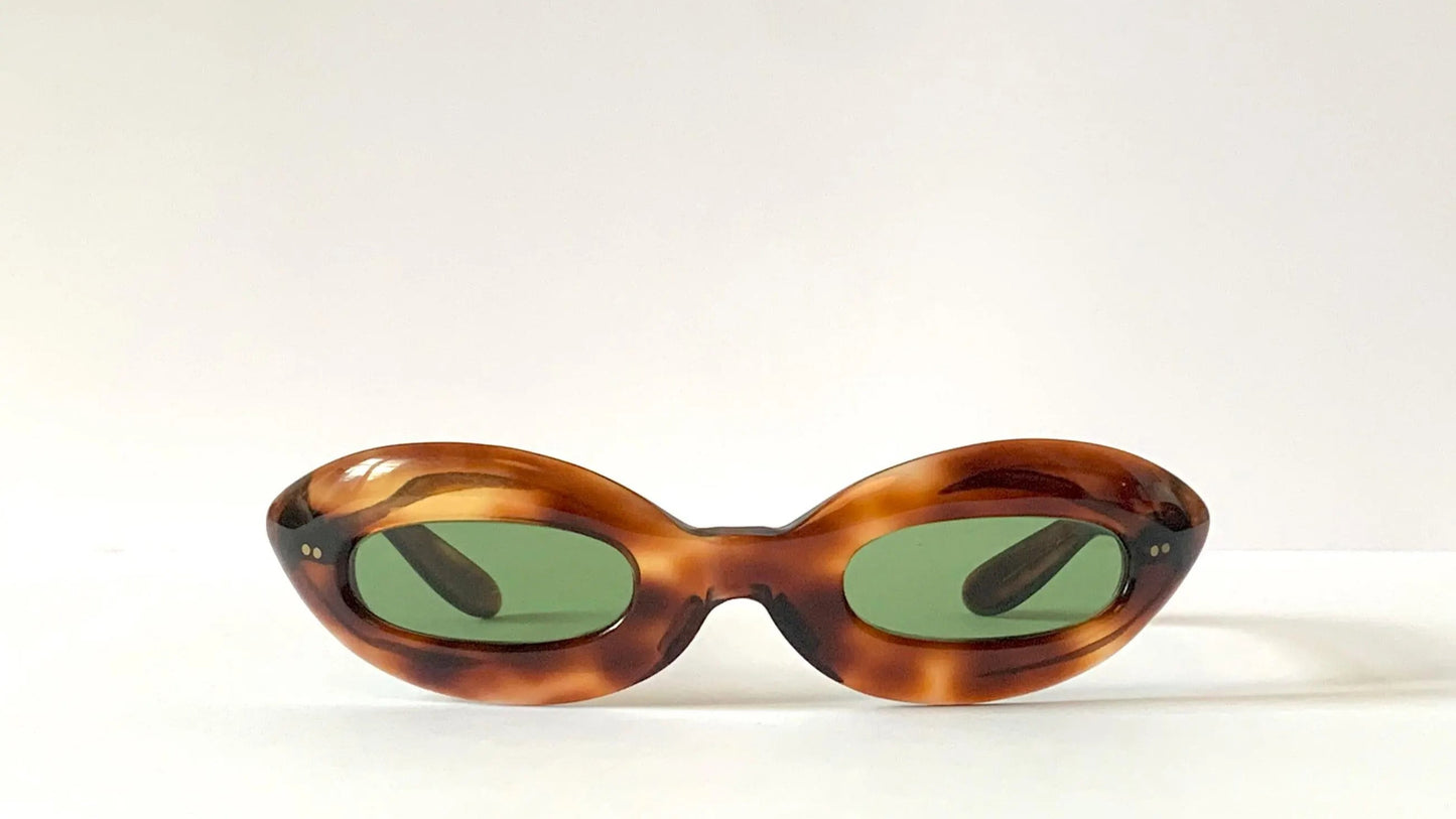 Cat eye 70s vintage sunglasses - Brown acetate frames made in France
