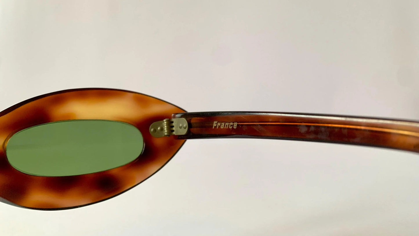 Cat eye 70s vintage sunglasses - Brown acetate frames made in France