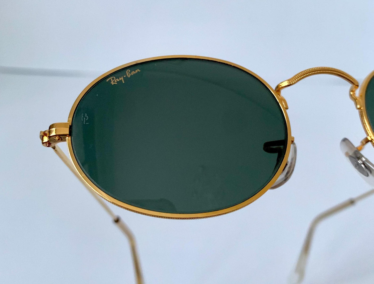 Vintage Ray Ban B&L USA sunglasses - W0976 Classic Oval Gold