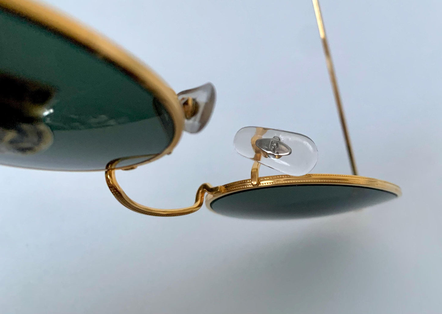 Vintage Ray Ban B&L USA sunglasses - W0976 Classic Oval Gold