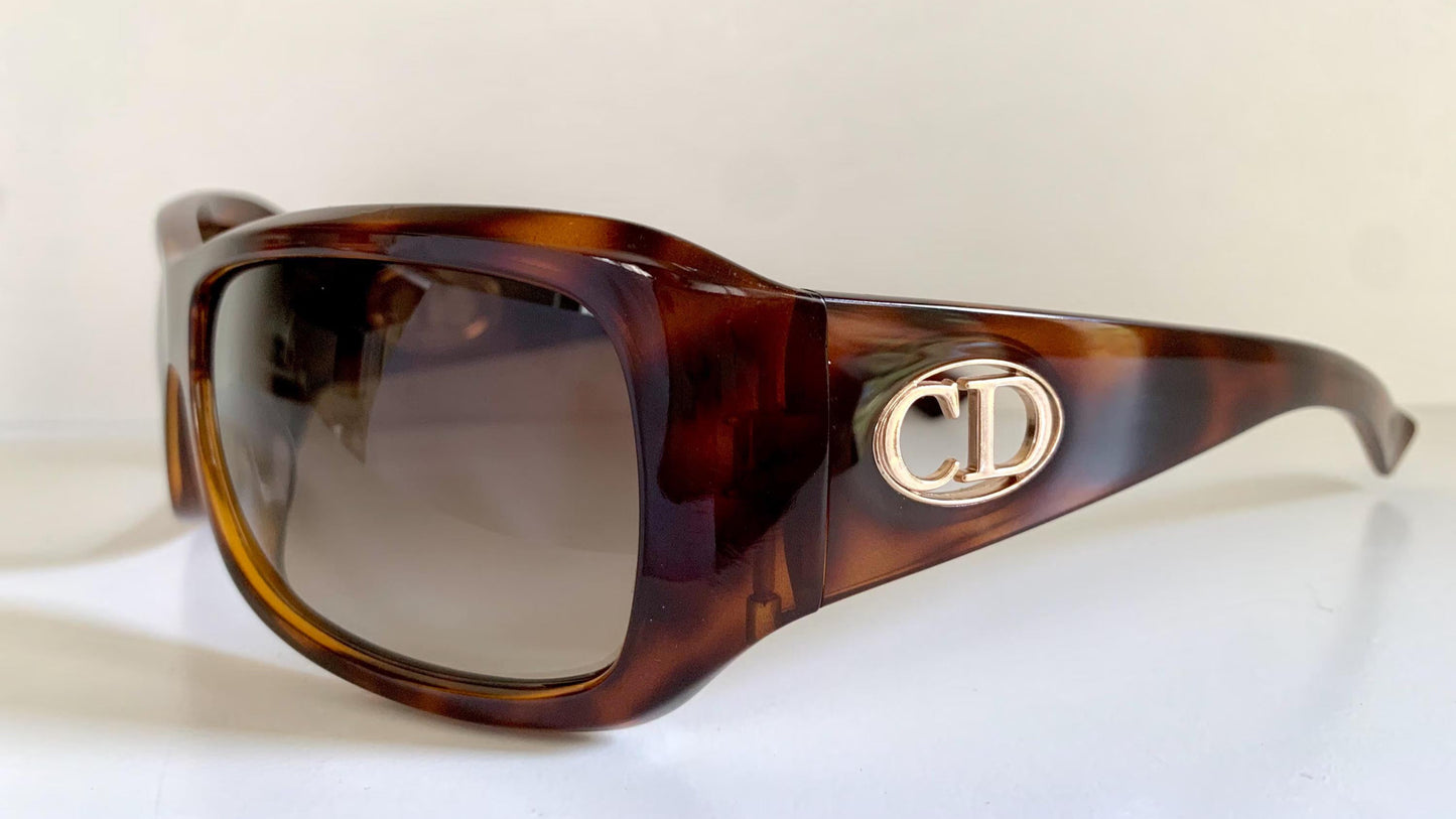 Christian Dior Vintage Sunglasses - Flavour 3 tortoise shell CD logos frames