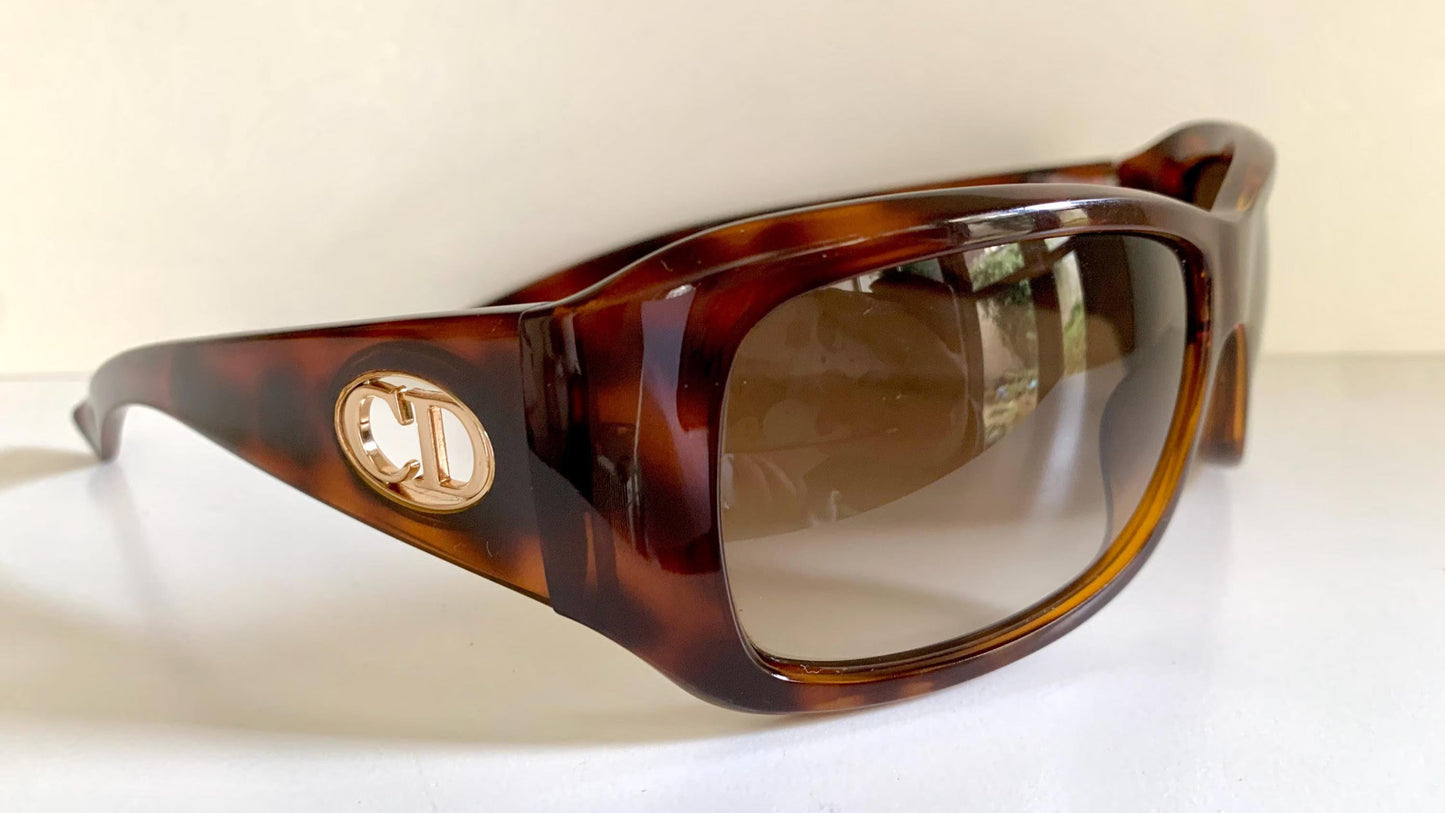 Christian Dior Vintage Sunglasses - Flavour 3 tortoise shell CD logos frames