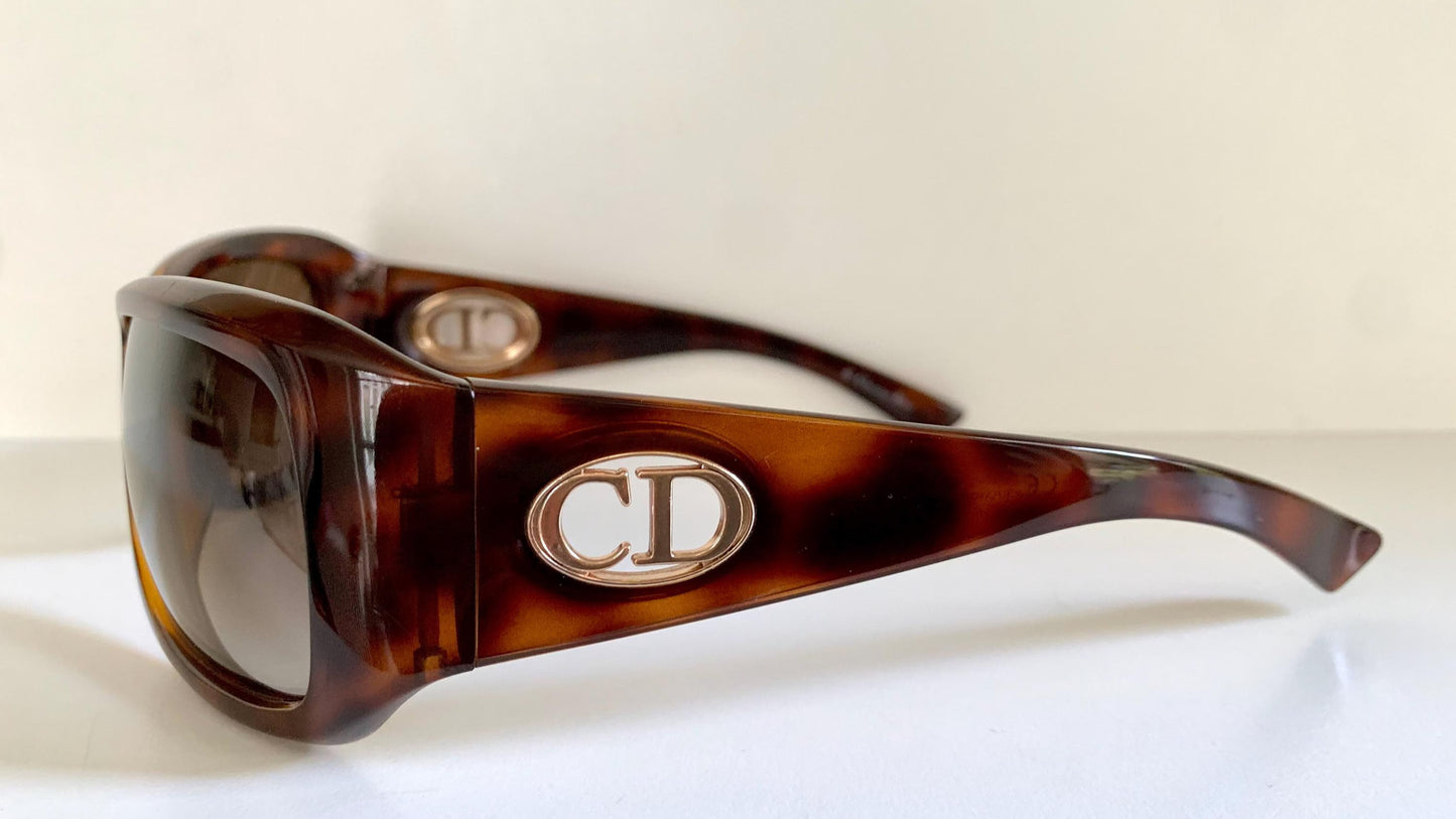 Christian Dior Vintage Sunglasses - Flavour 3 tortoise shell CD logos frames