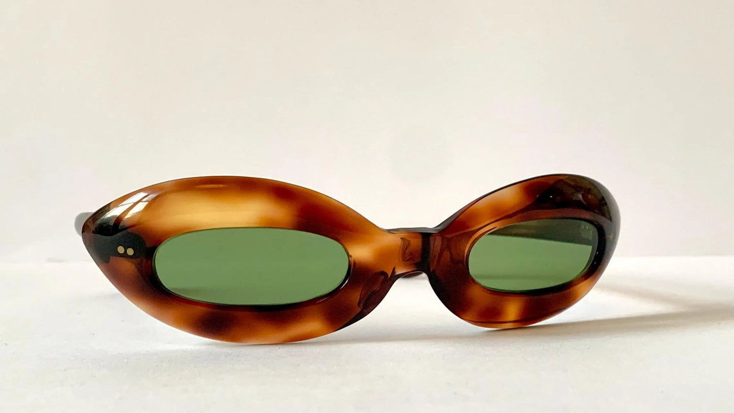Cat eye 70s vintage sunglasses - Brown acetate frames made in France
