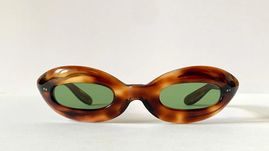 Cat eye 70s vintage sunglasses - Brown acetate frames made in France