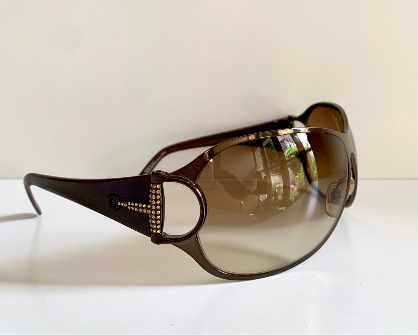 Gucci 90s vintage sunglasses - brown wrap frame with Strass Horsebit logo