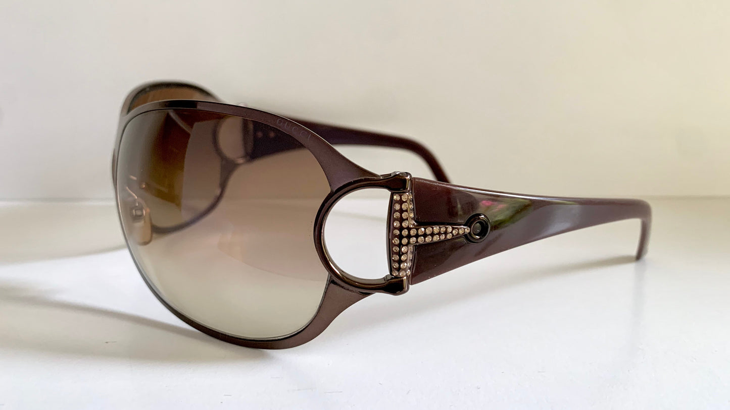 Gucci 90s vintage sunglasses - brown wrap frame with Strass Horsebit logo