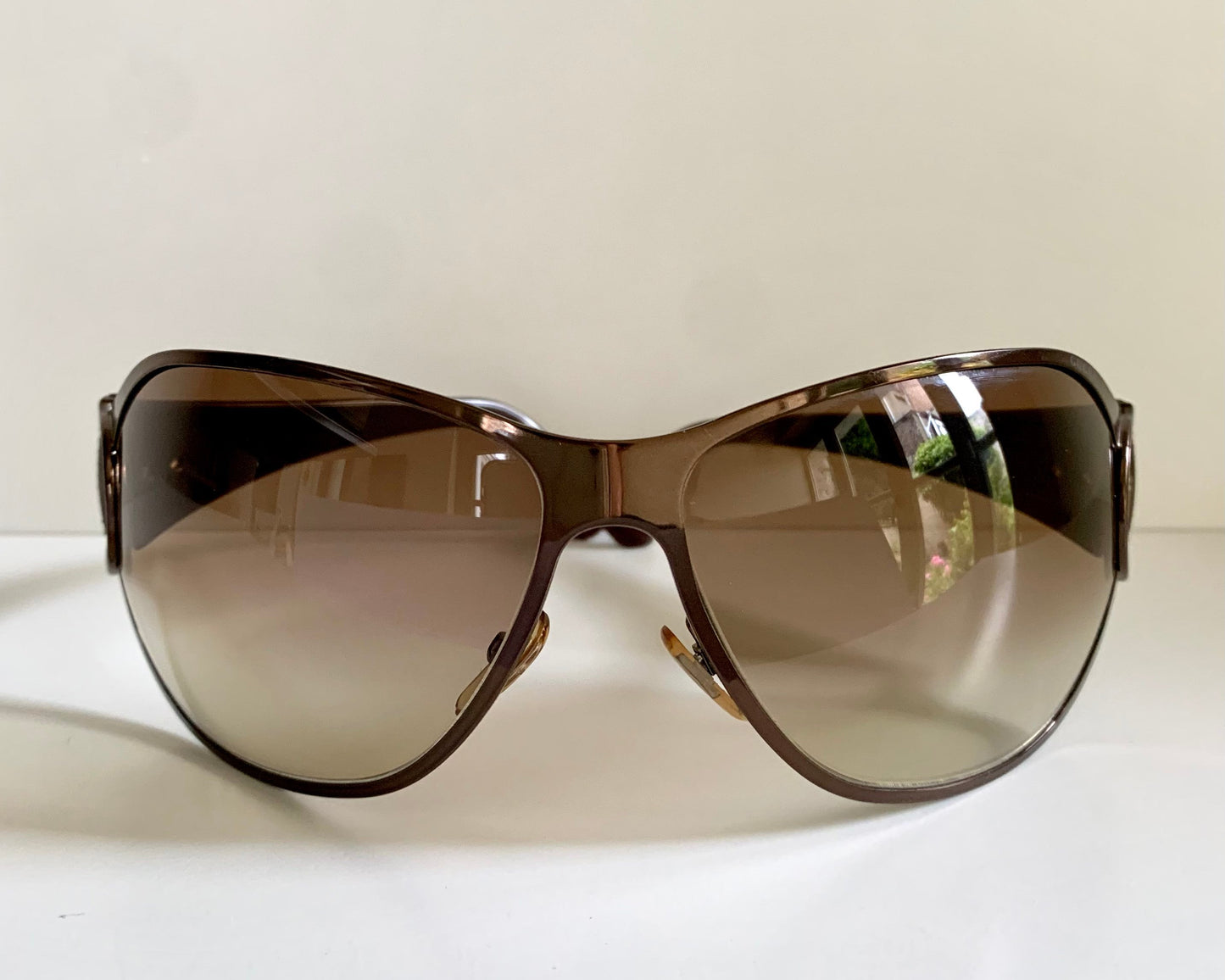 Gucci 90s vintage sunglasses - brown wrap frame with Strass Horsebit logo