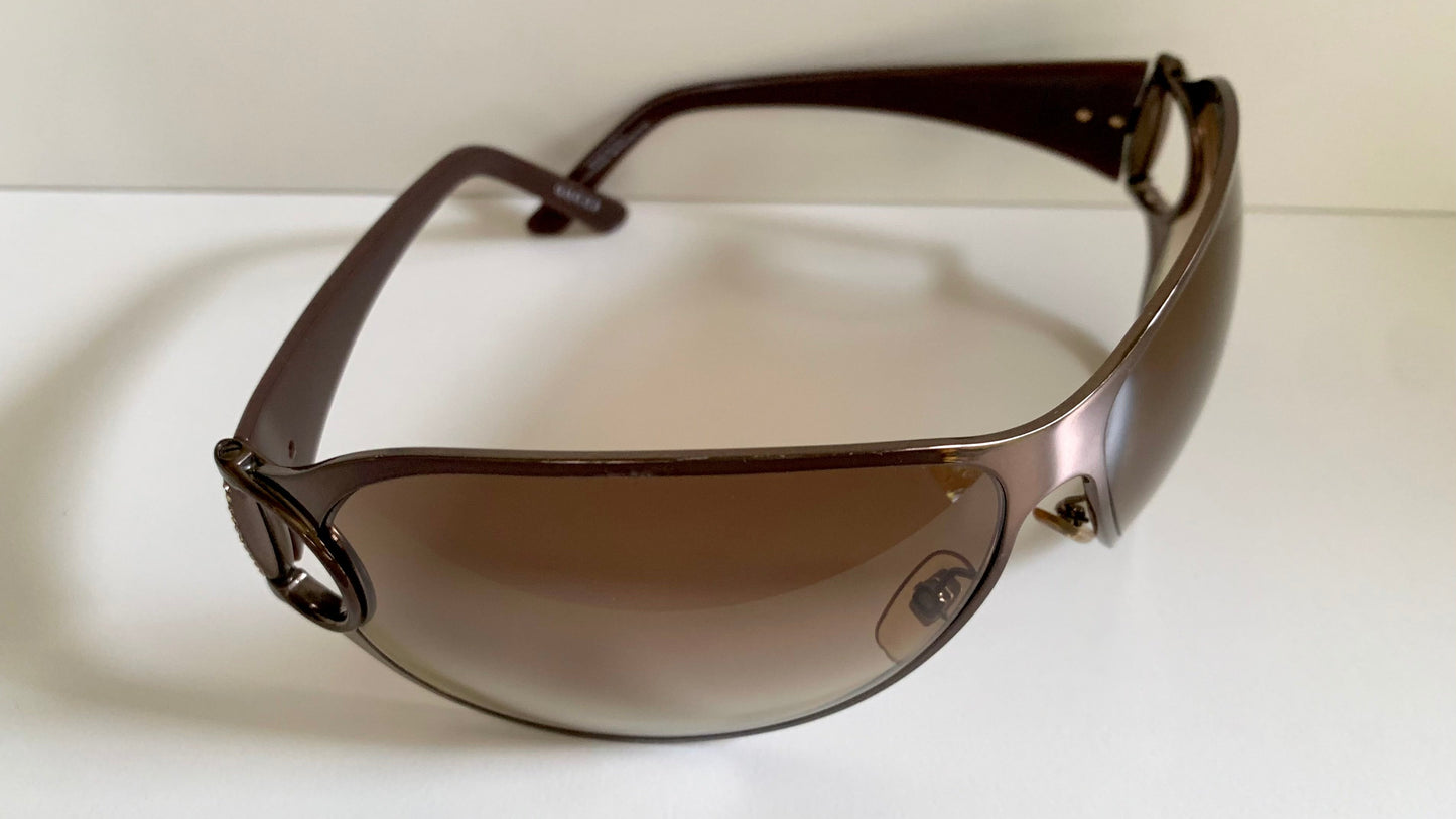 Gucci 90s vintage sunglasses - brown wrap frame with Strass Horsebit logo