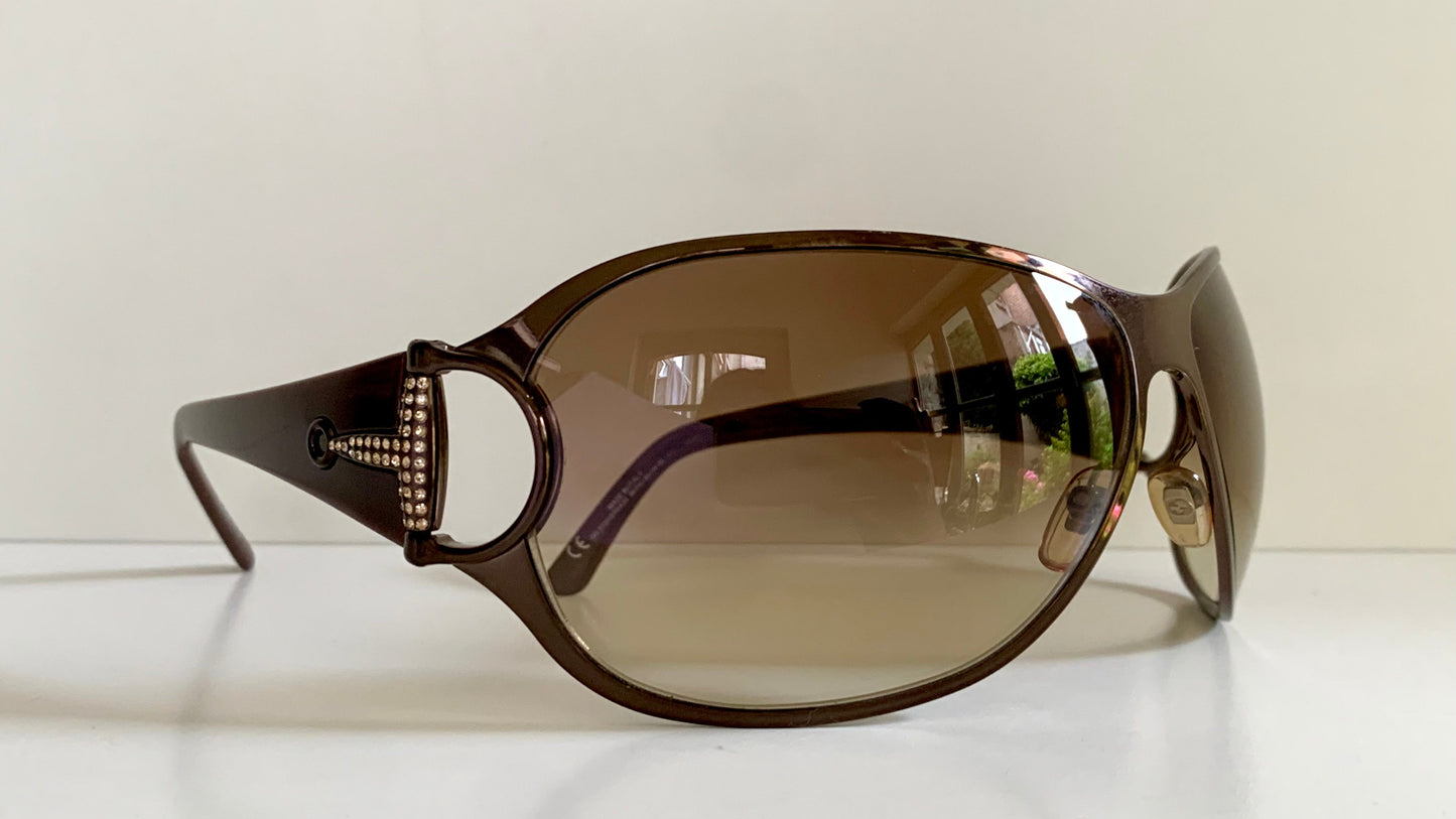 Gucci 90s vintage sunglasses - brown wrap frame with Strass Horsebit logo