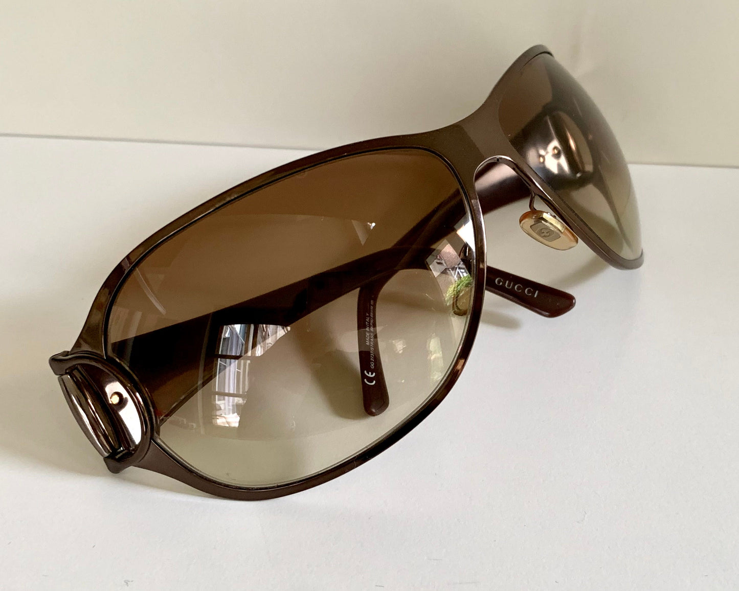 Gucci 90s vintage sunglasses - brown wrap frame with Strass Horsebit logo
