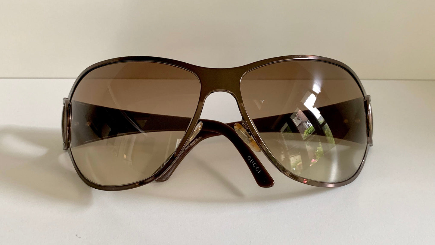 Gucci 90s vintage sunglasses - brown wrap frame with Strass Horsebit logo