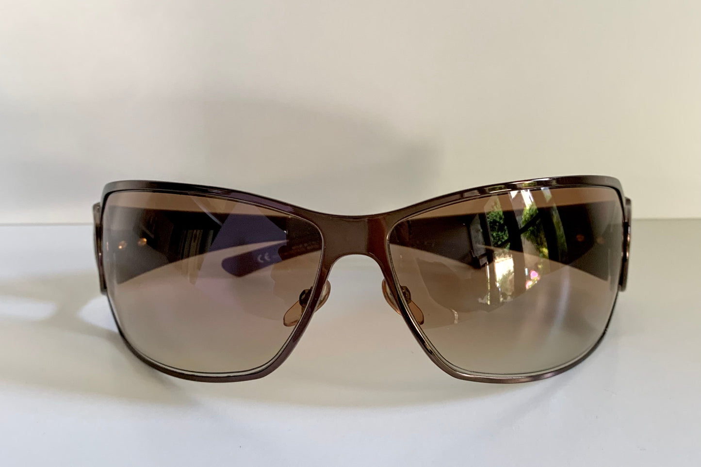 Gucci 90s vintage sunglasses - brown wrap frame with Strass Horsebit logo