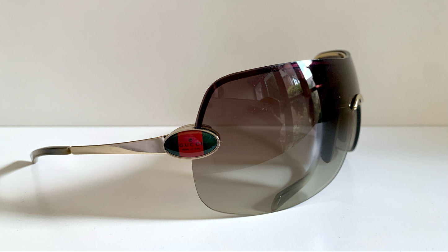 Gucci 00s vintage sunglasses - shield frame with Gucci logo