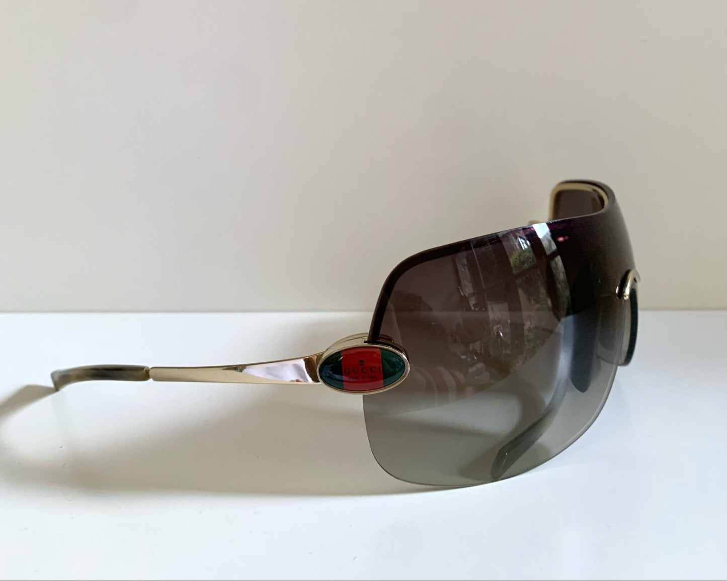 Gucci 00s vintage sunglasses - shield frame with Gucci logo