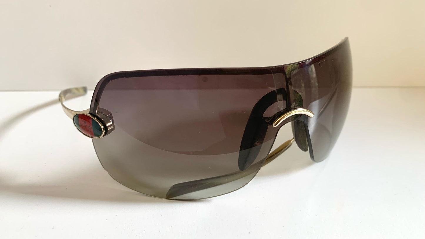 Gucci 00s vintage sunglasses - shield frame with Gucci logo
