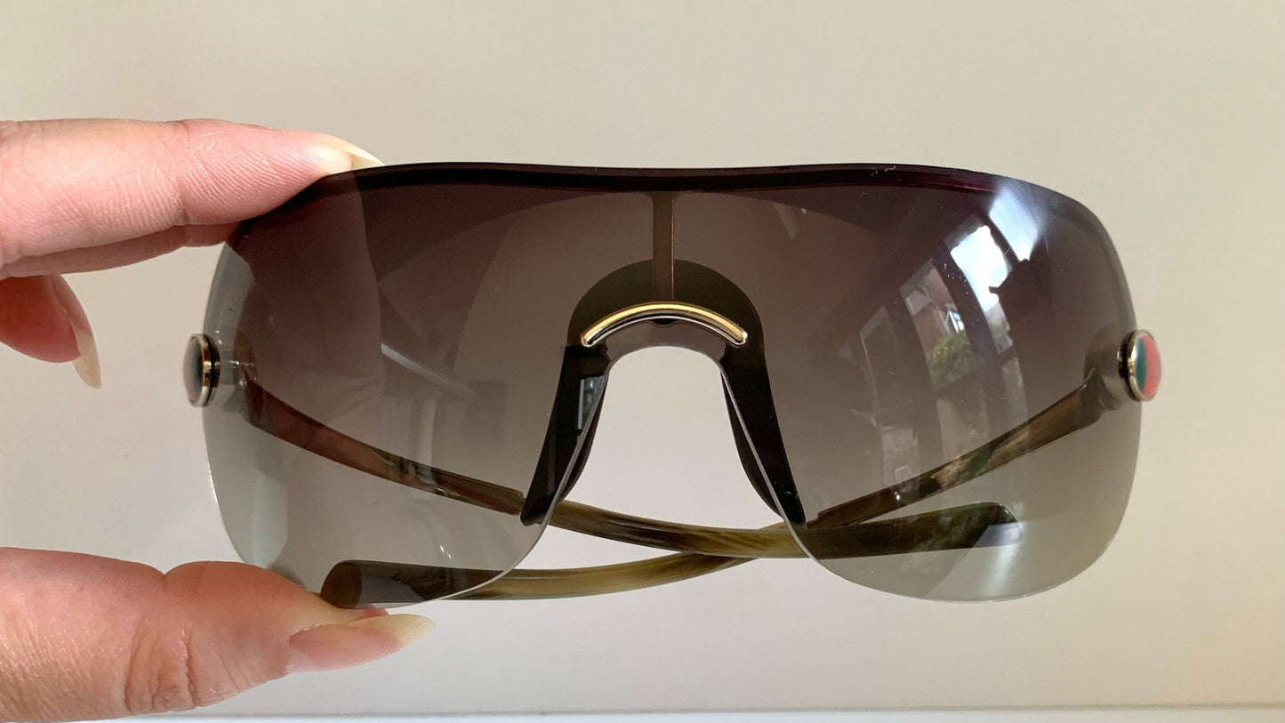 Gucci 00s vintage sunglasses - shield frame with Gucci logo
