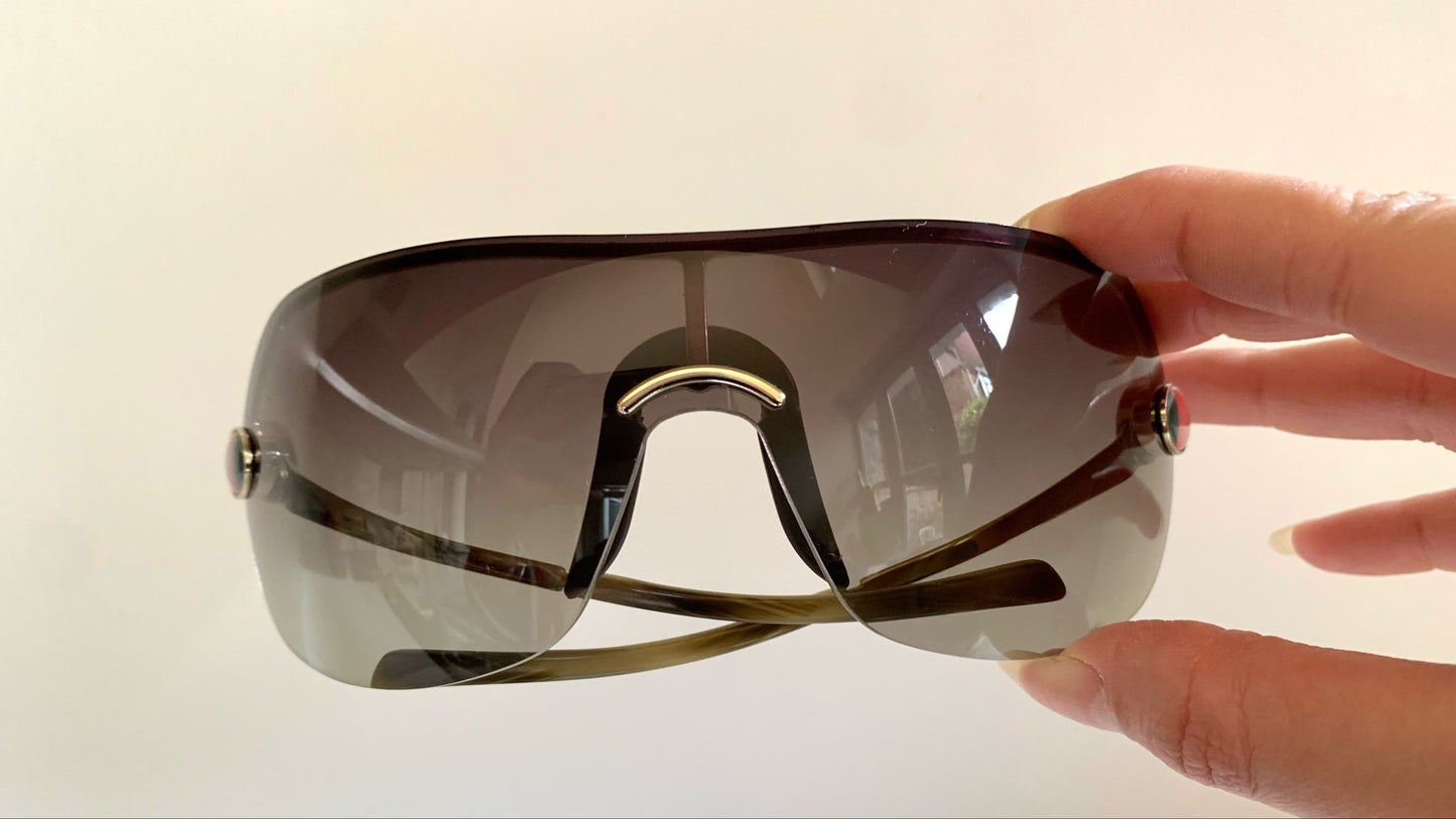 Gucci 00s vintage sunglasses - shield frame with Gucci logo