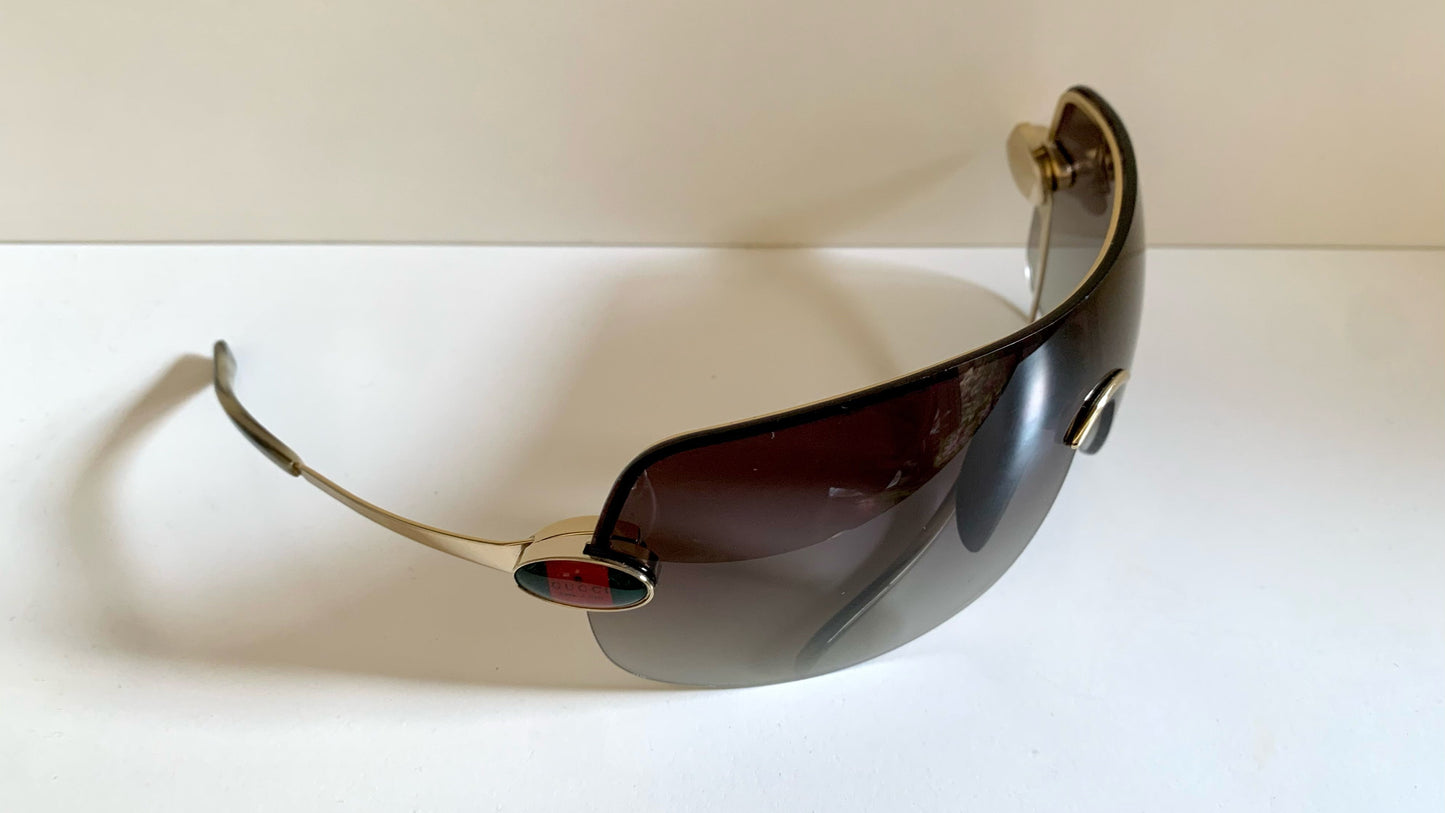 Gucci 00s vintage sunglasses - shield frame with Gucci logo