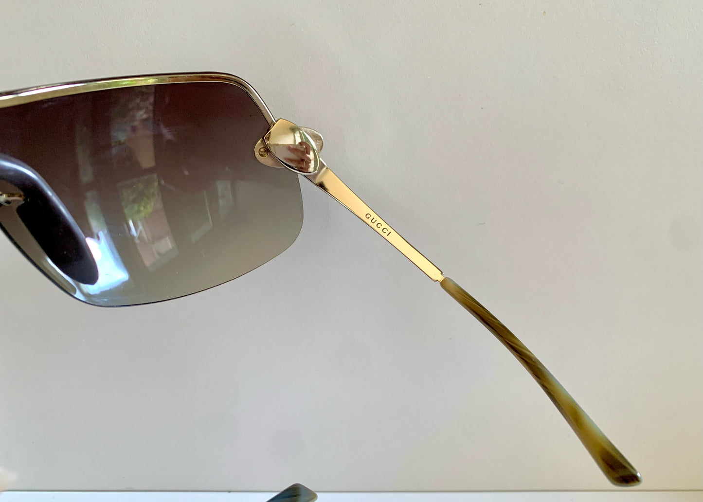 Gucci 00s vintage sunglasses - shield frame with Gucci logo
