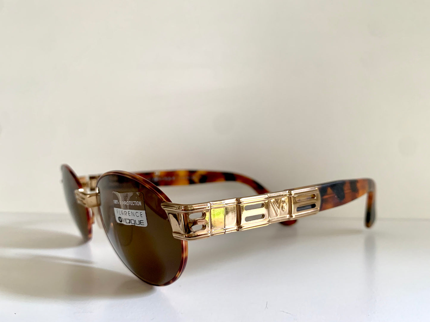 Vogue 90s vintage sunglasses