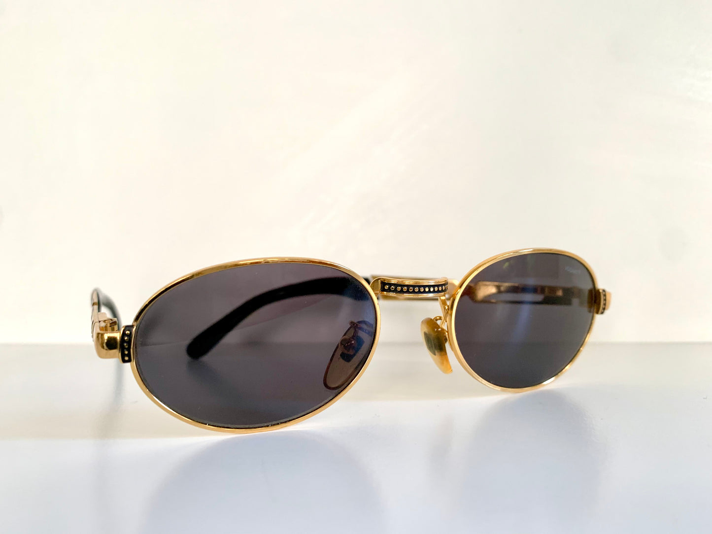 Vogart 80s vintage sunglasses - oval golden frame