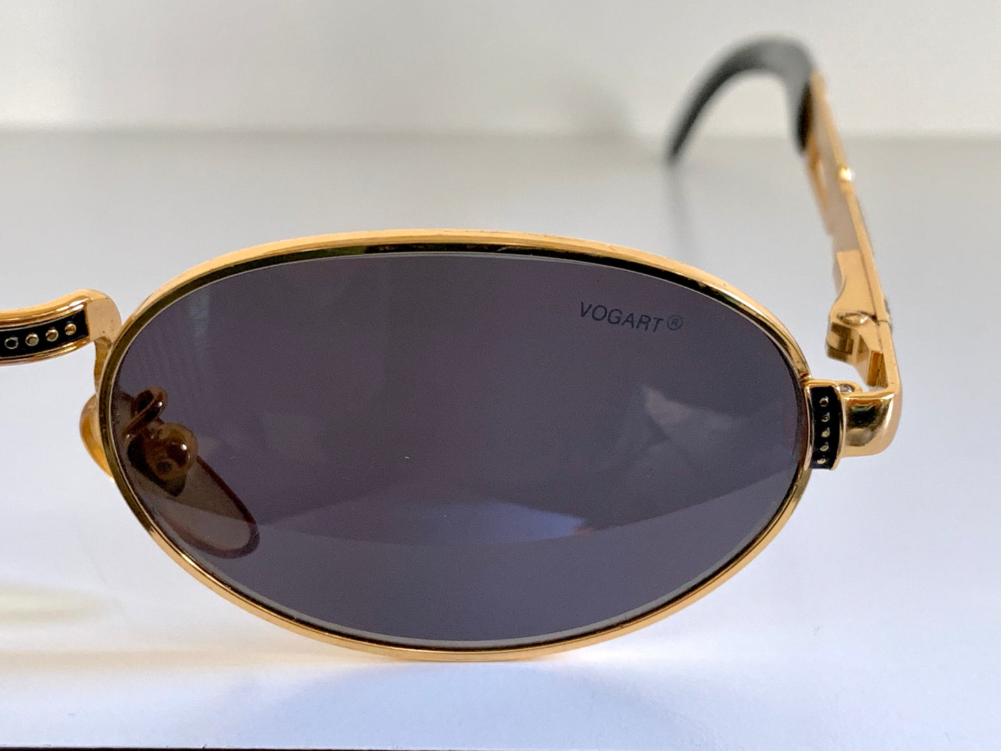 Vogart 80s vintage sunglasses - oval golden frame