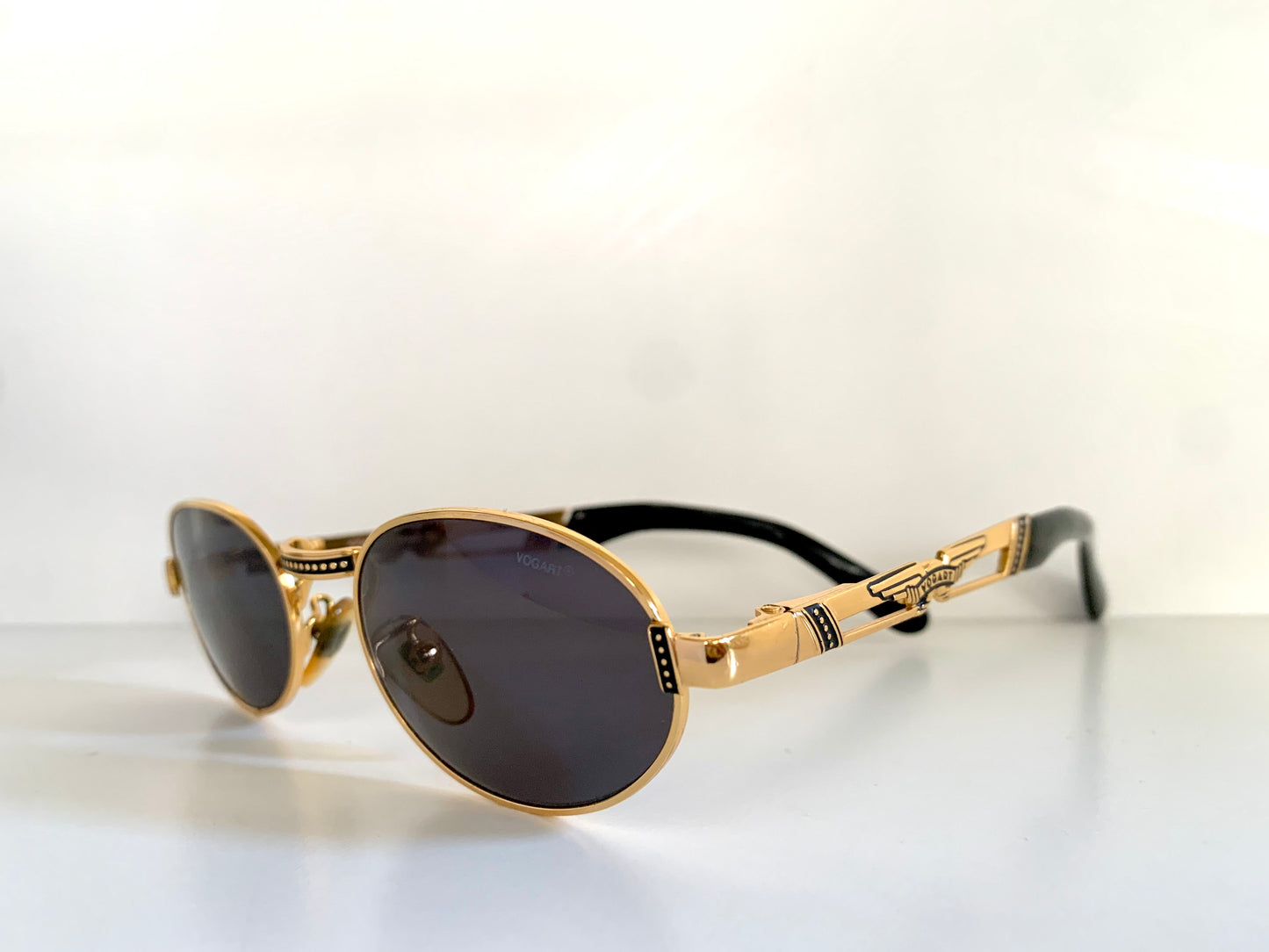 Vogart 80s vintage sunglasses - oval golden frame