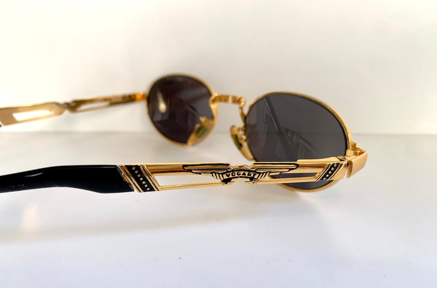 Vogart 80s vintage sunglasses - oval golden frame