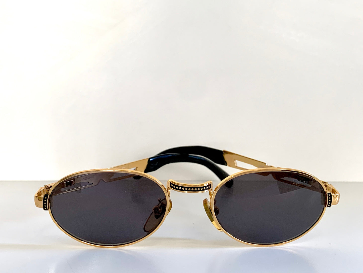 Vogart 80s vintage sunglasses - oval golden frame