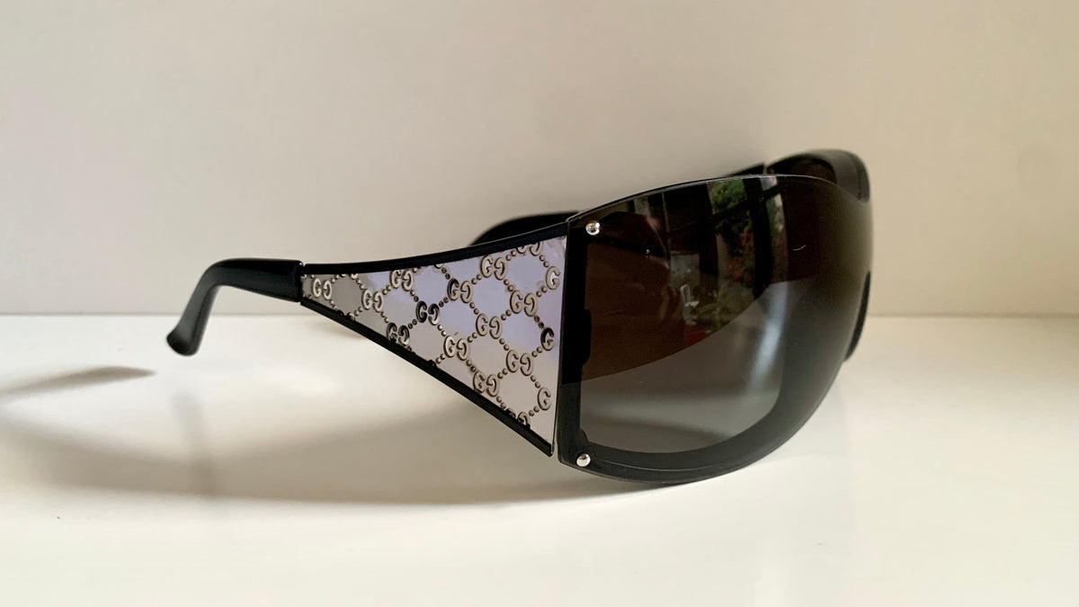 Gucci 00s vintage sunglasses - shield black and silver frame with Gucci logos