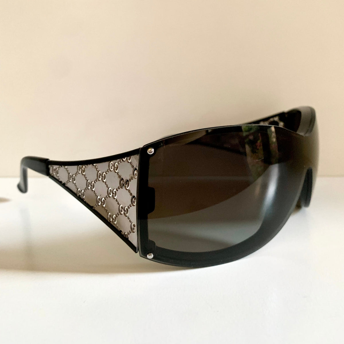 Gucci 00s vintage sunglasses - shield black and silver frame with Gucci logos