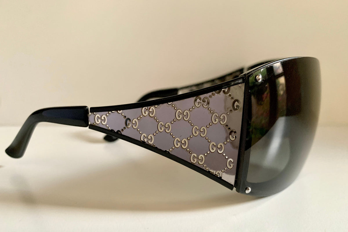Gucci 00s vintage sunglasses - shield black and silver frame with Gucci logos