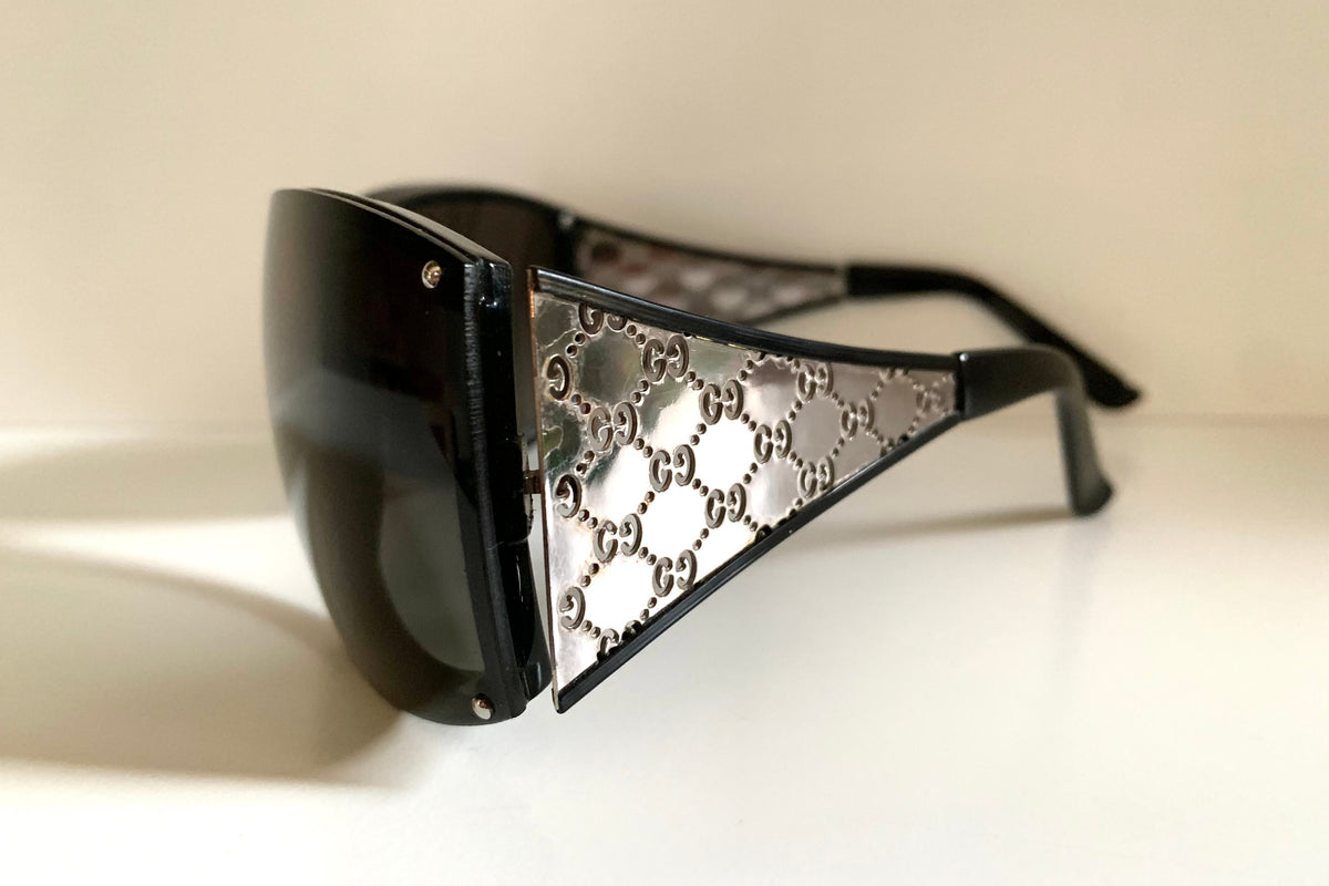 Gucci 00s vintage sunglasses - shield black and silver frame with Gucci logos