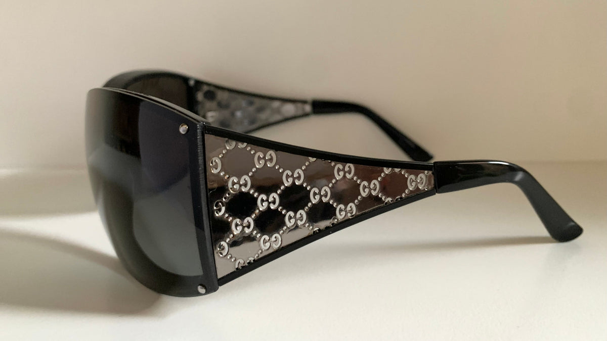 Gucci 00s vintage sunglasses - shield black and silver frame with Gucci logos