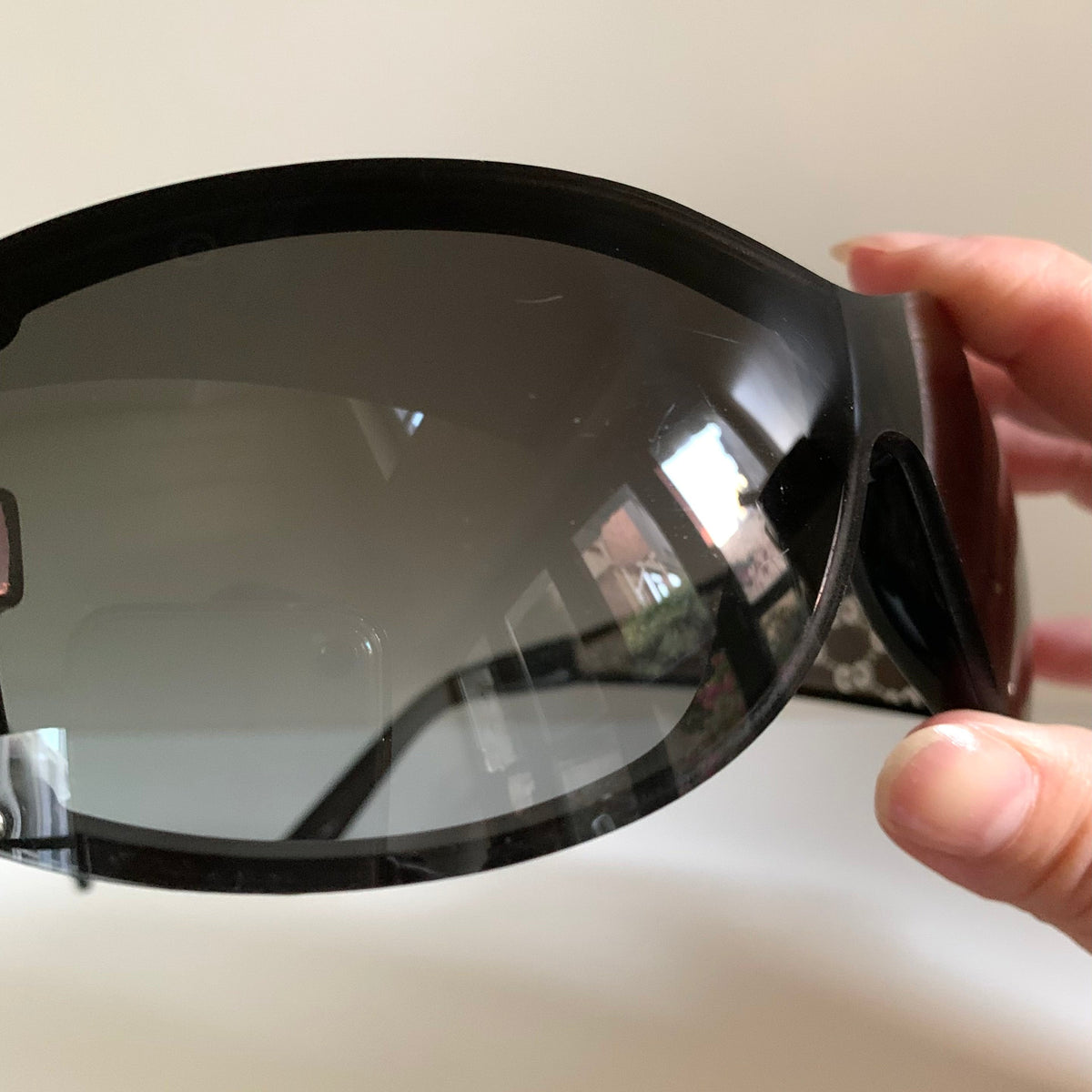 Gucci 00s vintage sunglasses - shield black and silver frame with Gucci logos