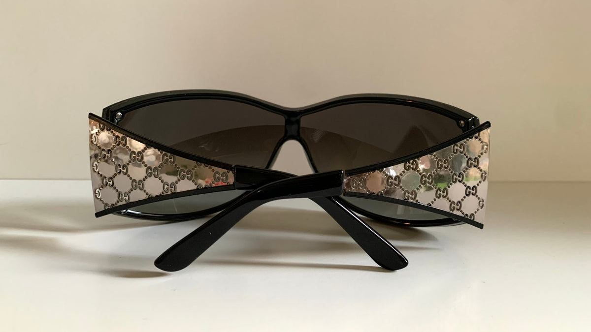 Gucci 00s vintage sunglasses - shield black and silver frame with Gucci logos