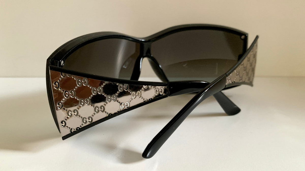 Gucci 00s vintage sunglasses - shield black and silver frame with Gucci logos
