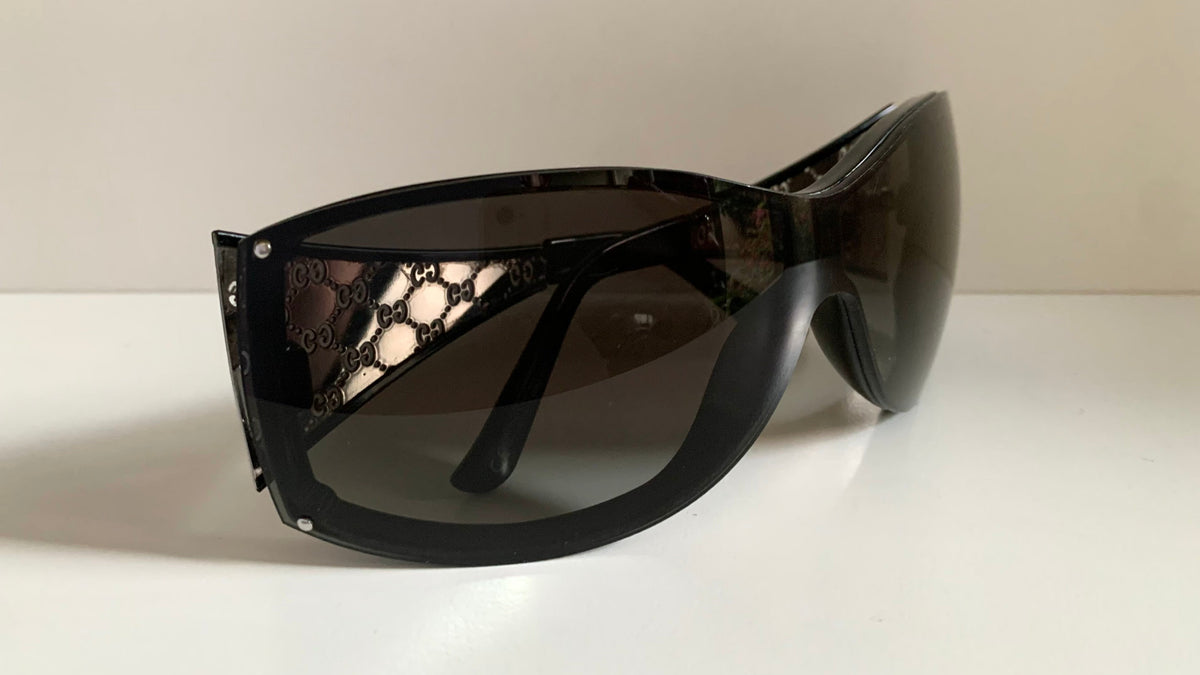 Gucci 00s vintage sunglasses - shield black and silver frame with Gucci logos