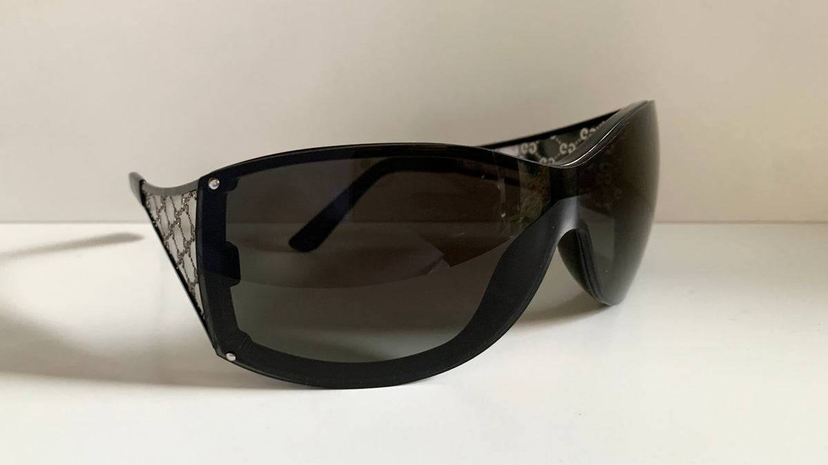 Gucci 00s vintage sunglasses - shield black and silver frame with Gucci logos