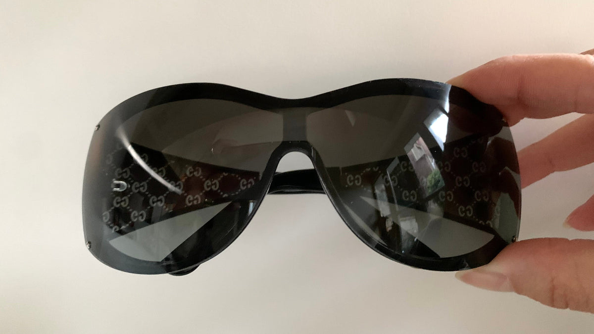 Gucci 00s vintage sunglasses - shield black and silver frame with Gucci logos