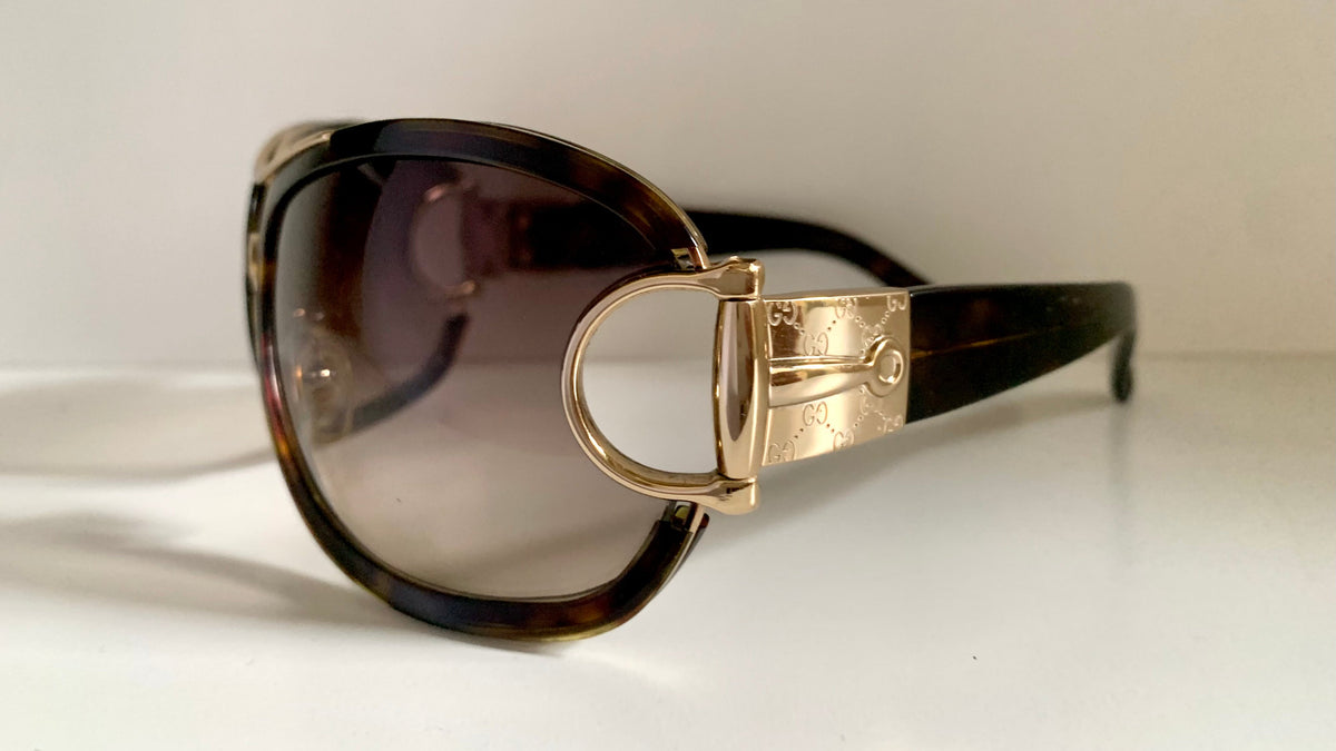 Gucci Vintage-Sonnenbrille aus den 90ern – brauner Wrap-Rahmen mit Strass-Horsebit-Logo