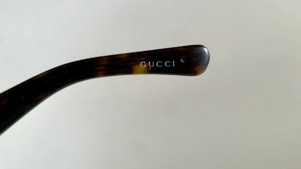 Gucci Vintage-Sonnenbrille aus den 90ern – brauner Wrap-Rahmen mit Strass-Horsebit-Logo