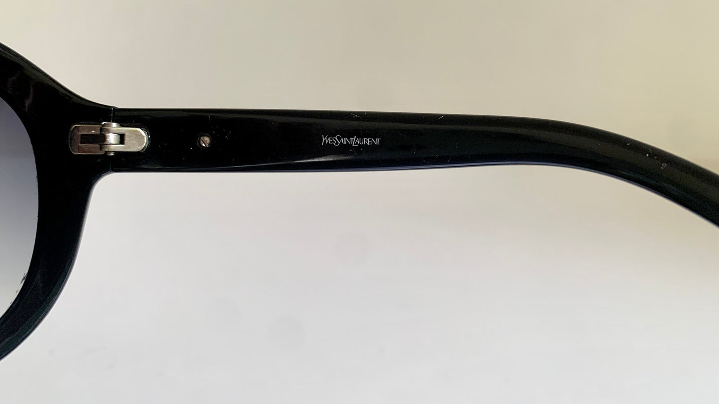Yves Saint Laurent 00s sunglasses - XXL mask style frame - small faces