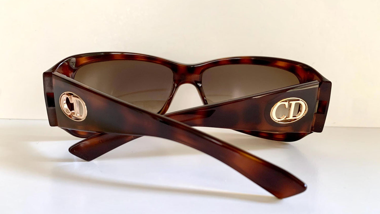 Christian Dior Vintage Sunglasses - Flavour 3 tortoise shell CD logos frames