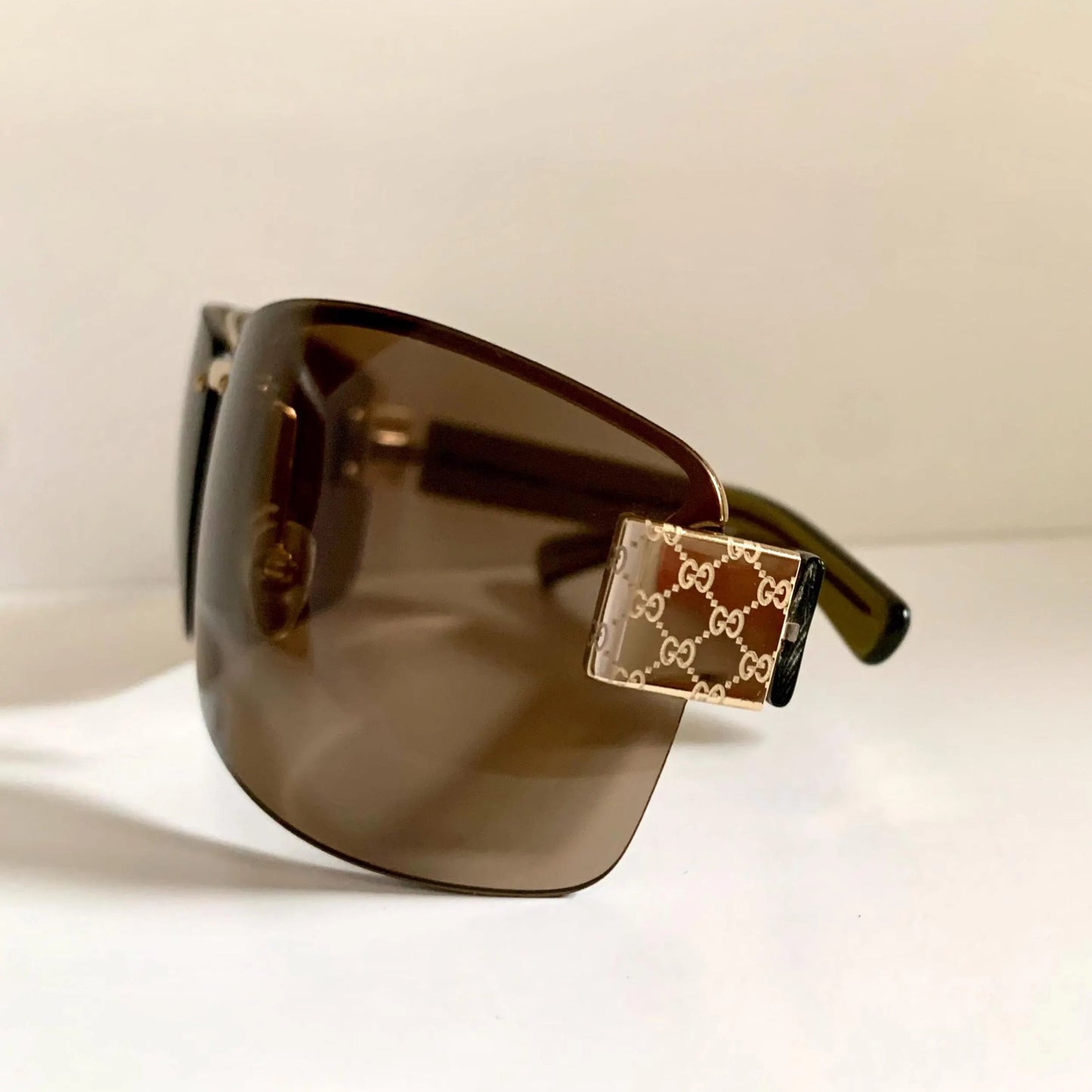Gucci 00s vintage sunglasses - shield brown and green frame with Gucci logos