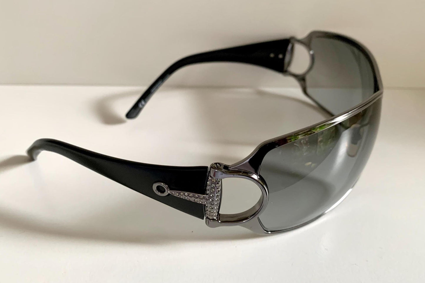 Gucci 90s vintage sunglasses - black and silver wrap frame with Strass Horsebit logo