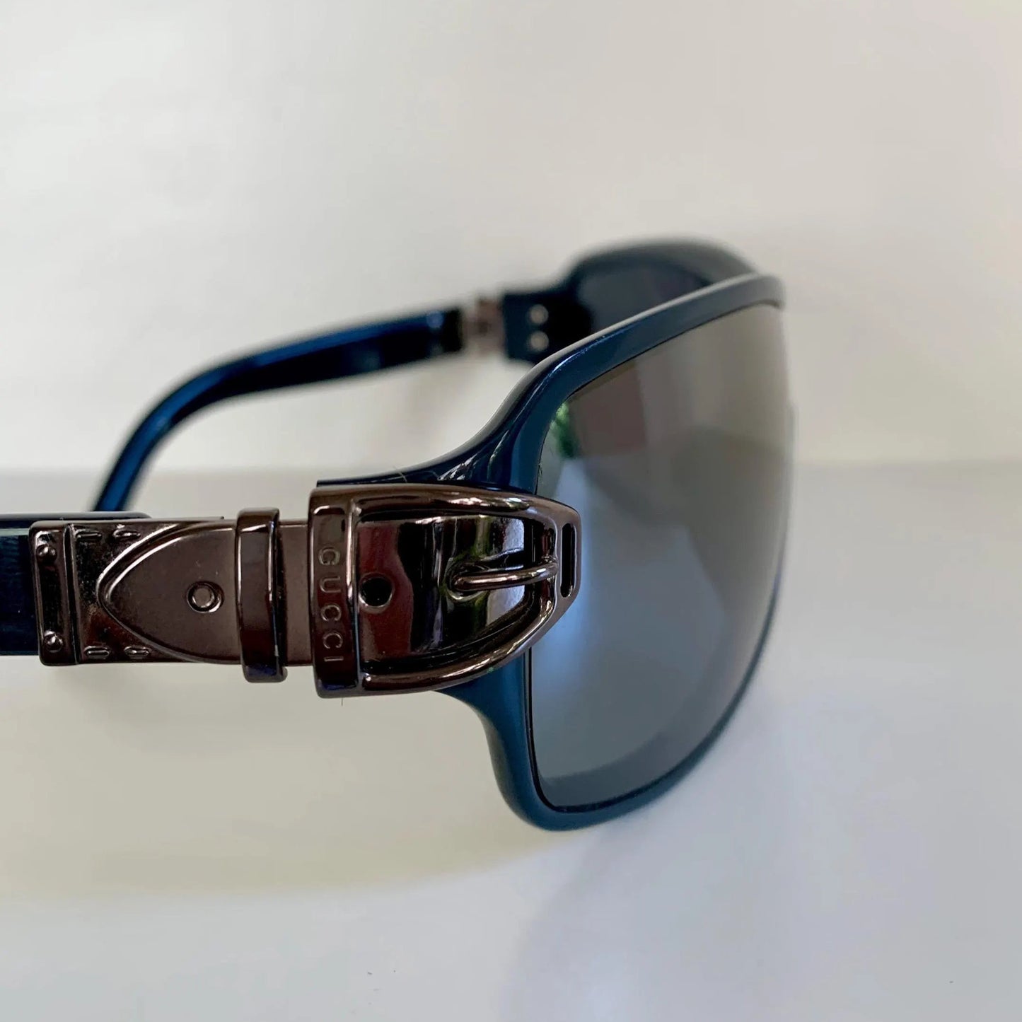 Gucci 90s vintage sunglasses - blue mirrored shield frame with buckle logos